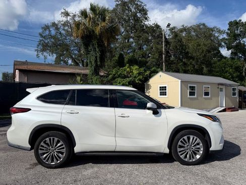Used 2020 Toyota Highlander Platinum FWD image 4