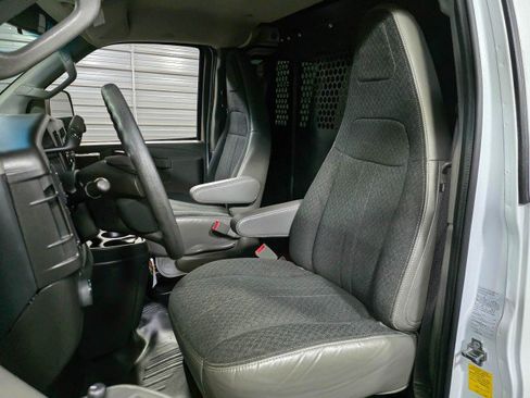 Used 2023 GMC Savana 2500 w/ Driver Convenience Package image 15