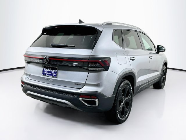 Used 2025 Volkswagen Taos SEL AWD/4WD image 8