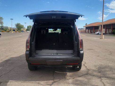 Used 2018 Cadillac Escalade Platinum AWD/4WD image 11