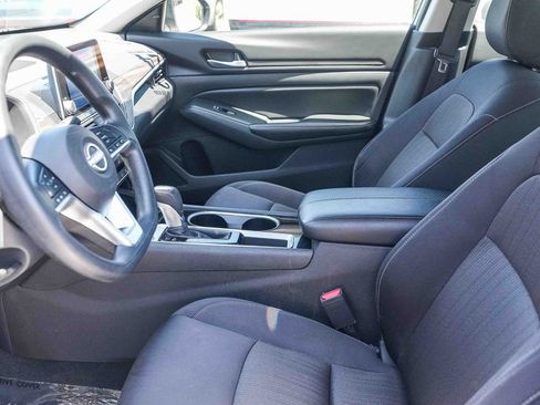 Used 2024 Nissan Altima 2.5 SV FWD image 17