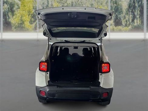 Used 2018 Jeep Renegade Altitude w/ UConnect 8.4 Nav Group AWD/4WD image 13