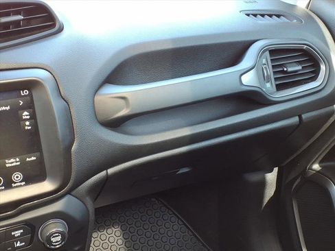 Used 2022 Jeep Renegade Latitude w/ Sun/Sound Group image 20