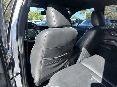Used 2018 Toyota Tacoma TRD Sport image 16
