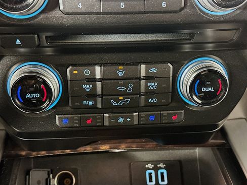 Used 2016 Ford F150 Platinum w/ Equipment Group 701A Luxury image 24