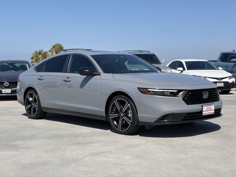 Used 2025 Honda Accord Sport image 2