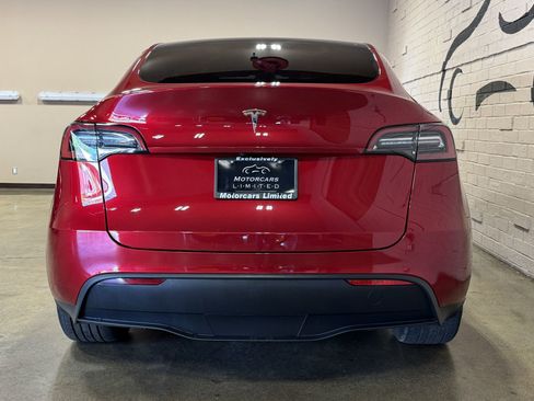 Used 2024 Tesla Model Y Long Range AWD/4WD image 4
