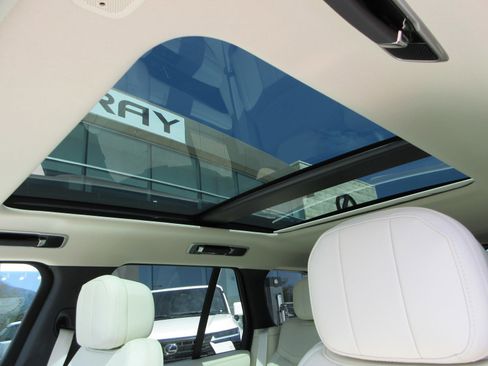 Used 2025 Land Rover Range Rover SE AWD/4WD image 16