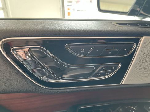 Used 2020 Lincoln Navigator L Reserve w/ Equipment Group 208A Reserve AWD/4WD image 12