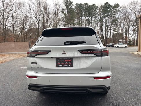 New 2026 Mitsubishi Outlander ES image 6