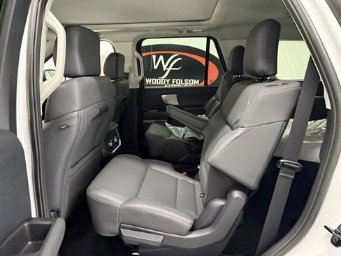 New 2025 Ford Expedition Active image 15