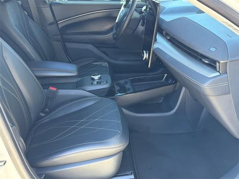 Used 2022 Ford Mustang Mach-E Select image 12
