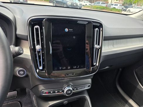 Used 2026 Volvo XC40 B5 Plus AWD/4WD image 17