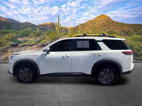 Used 2024 Nissan Pathfinder SV FWD image 8