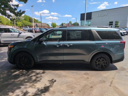New 2026 Kia Carnival Hybrid FWD image 4