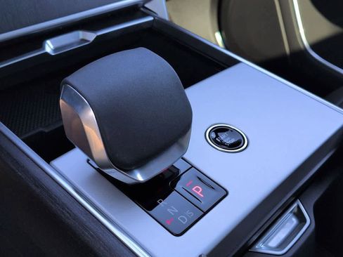 New 2026 Land Rover Range Rover Long Wheelbase SE AWD/4WD image 35