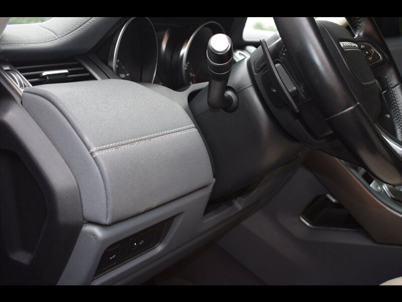 Used 2019 Land Rover Range Rover Evoque SE Premium AWD/4WD image 14