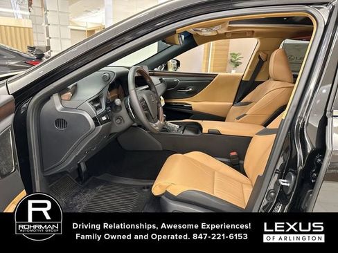 New 2025 Lexus ES 350 Ultra Luxury image 4