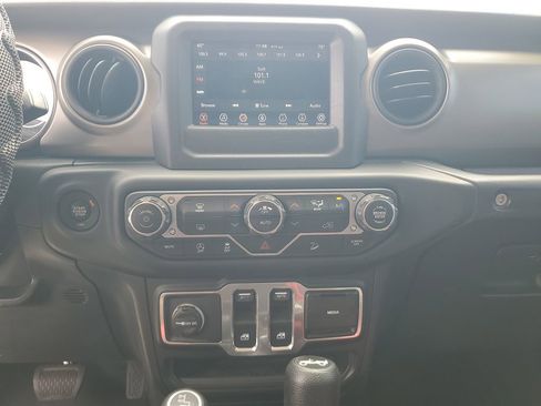 Used 2018 Jeep Wrangler Sport AWD/4WD image 15