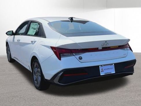 Used 2025 Hyundai Elantra Blue FWD image 62