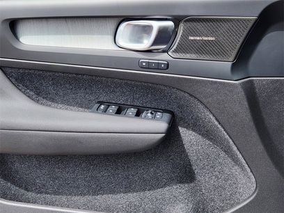 New 2025 Volvo XC40 B5 Ultra w/ Climate Package