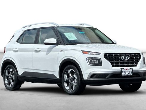 Used 2025 Hyundai Venue SEL FWD image 8