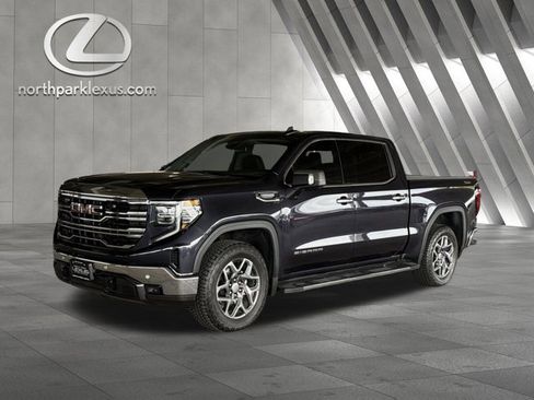 Used 2024 GMC Sierra 1500 SLT AWD/4WD image 3