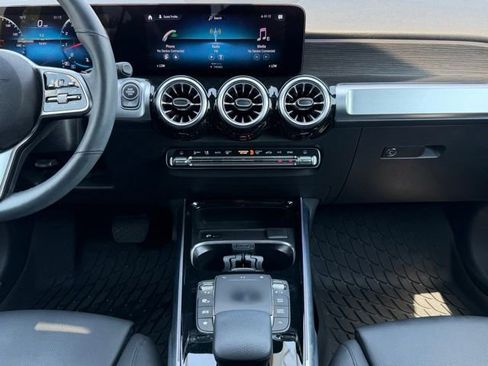 Used 2022 Mercedes-Benz GLB 250 4MATIC image 13
