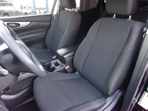 Used 2021 Nissan Rogue Sport S image 9