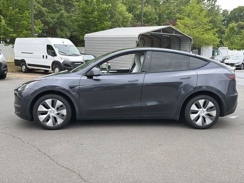 Used 2024 Tesla Model Y Long Range AWD/4WD image 10