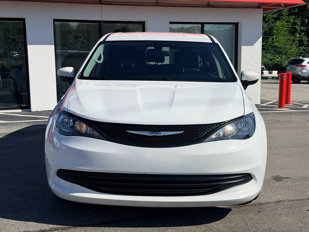 Used 2018 Chrysler Pacifica L FWD image 9