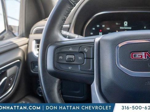 Used 2024 GMC Yukon XL SLT AWD/4WD image 11