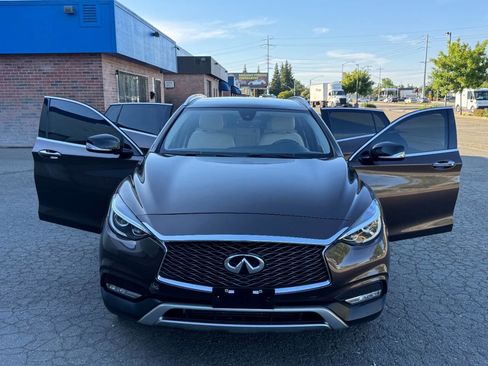 Used 2017 INFINITI QX30 Premium AWD/4WD image 15
