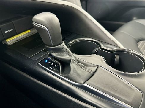 Used 2019 Toyota Camry SE w/ Audio Package image 16