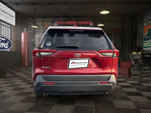 Used 2022 Toyota RAV4 LE FWD image 5