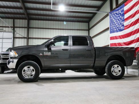 Used 2017 RAM 2500 Tradesman w/ Chrome Appearance Group AWD/4WD image 5