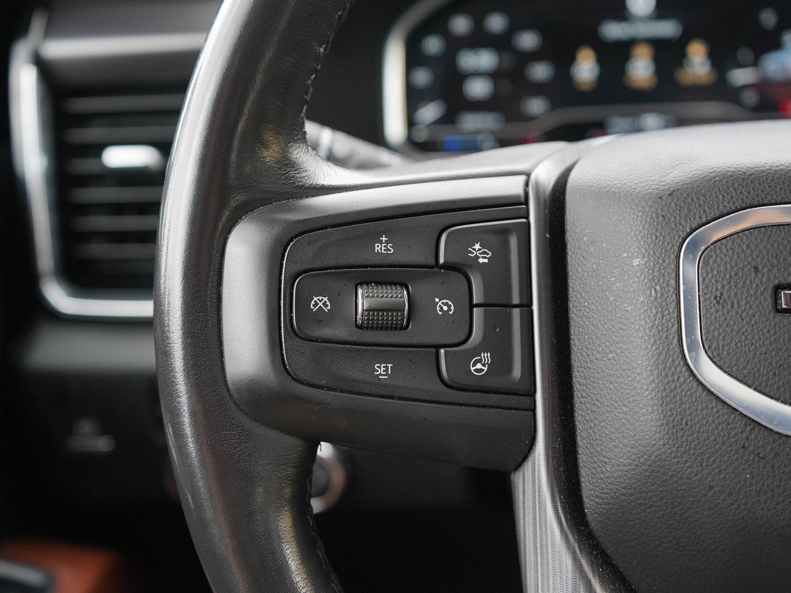 Used 2024 GMC Sierra 2500 Denali Ultimate AWD/4WD image 24