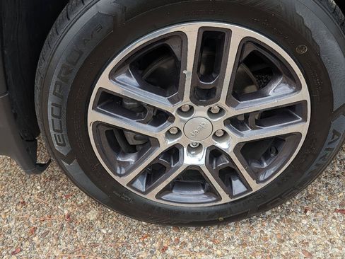 Used 2019 Jeep Compass Latitude FWD image 13