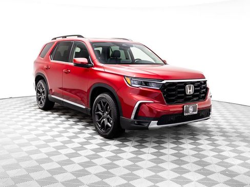 Certified 2025 Honda Pilot Touring image 10