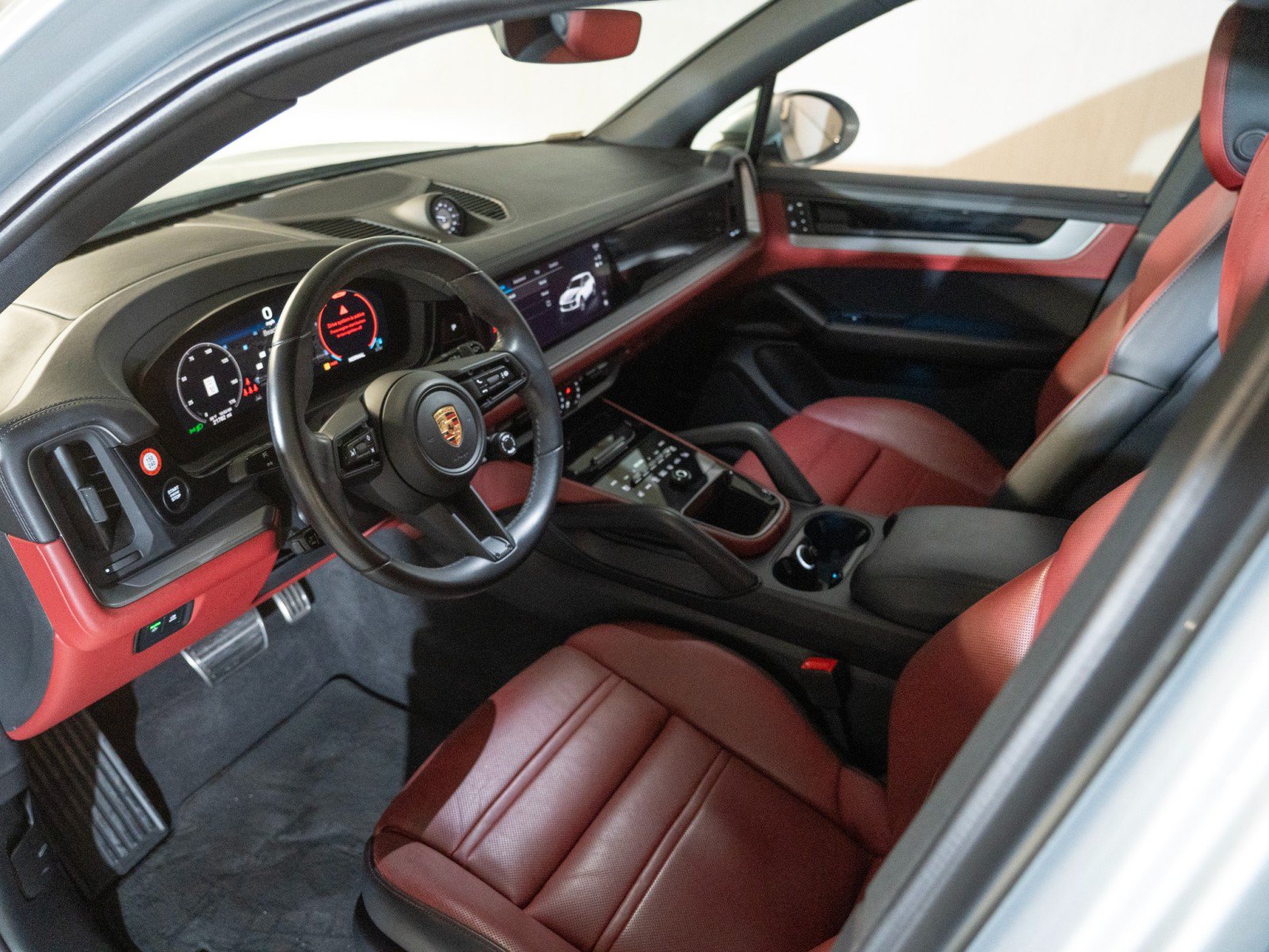 Certified 2024 Porsche Cayenne AWD/4WD image 4