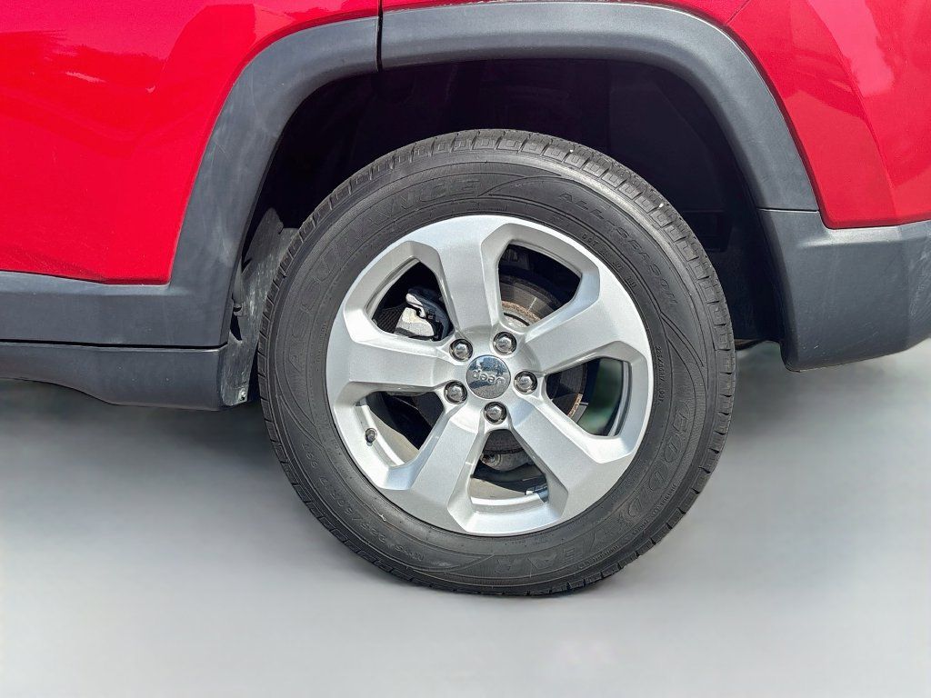 Used 2019 Jeep Compass Latitude w/ Cold Weather Group AWD/4WD image 10