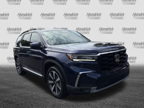 Used 2025 Honda Pilot Touring image 2
