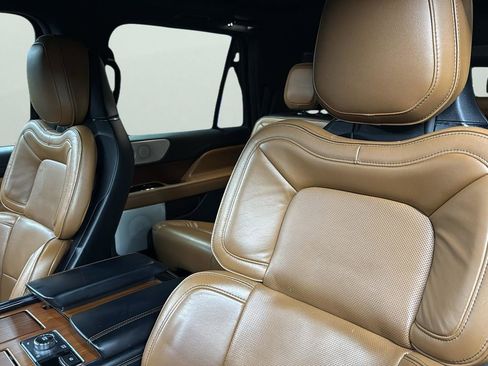 Used 2018 Lincoln Navigator Reserve w/ Technology Package image 10