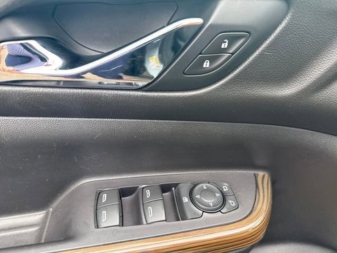 Used 2020 GMC Acadia SLE w/ Driver Convenience Package FWD image 27