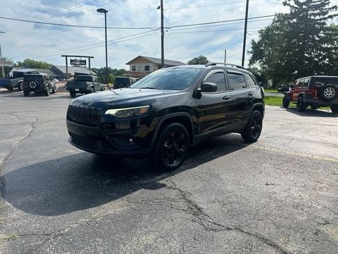 Used 2020 Jeep Cherokee Latitude Plus AWD/4WD image 6