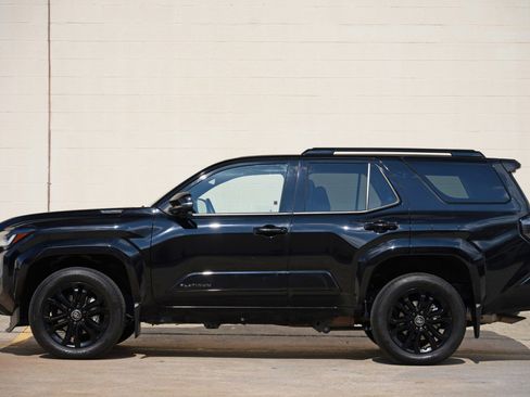 Used 2025 Toyota 4Runner Platinum AWD/4WD image 9