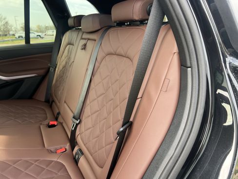 Used 2024 BMW X5 xDrive40i w/ M Sport Package image 32