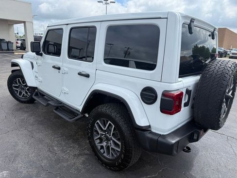 Used 2024 Jeep Wrangler Unlimited Sahara w/ Technology Group AWD/4WD image 9