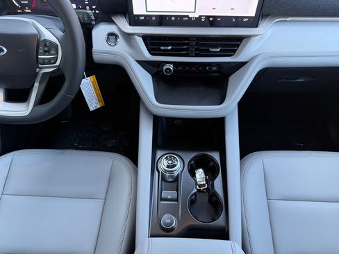 New 2026 Ford Explorer Active RWD image 18