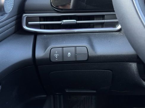 Used 2024 Hyundai Elantra SEL w/ Convenience Package image 32